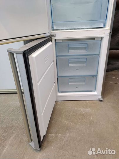 Холодильник AEG