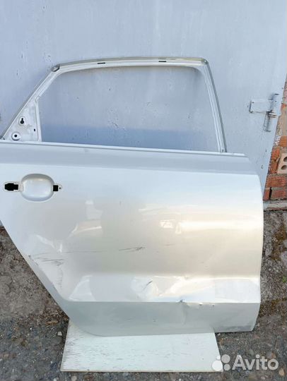 Продам дверь Поло седан