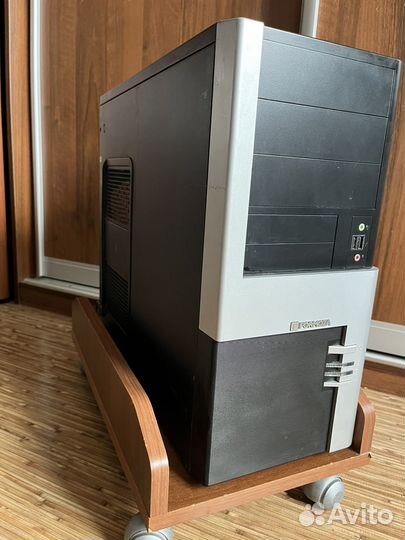 Intel/4ядра/4Gb/SSD64/HDD500/Radeon256mb