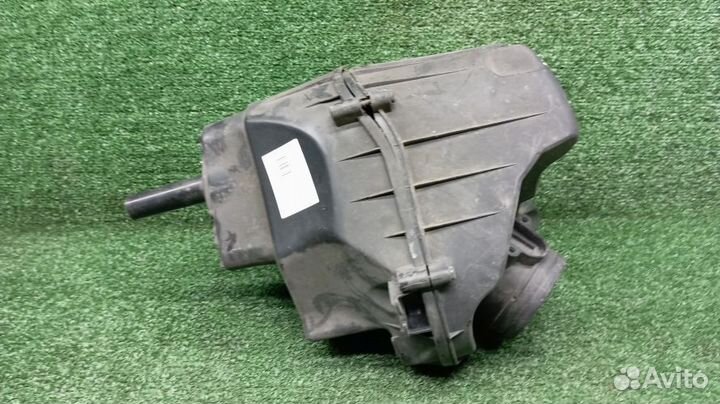 Корпус воздушного фильтра Audi A8 Левый