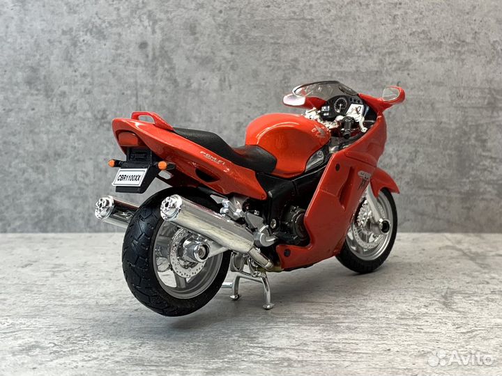 Коллекционная модель Honda CBR 1100XX 1:18