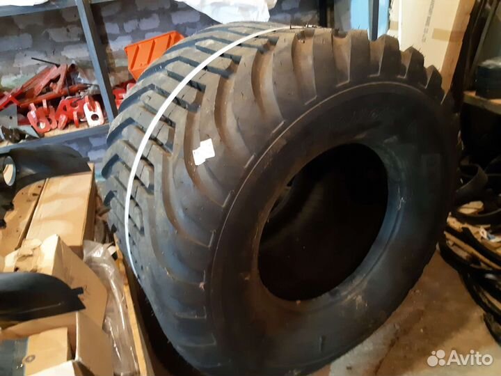 BKT Flotation 648 700/50 R22