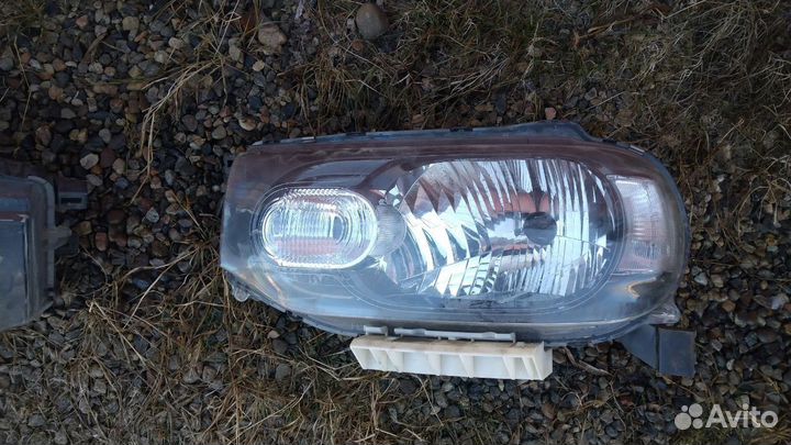 Фары на nissan cube z 12