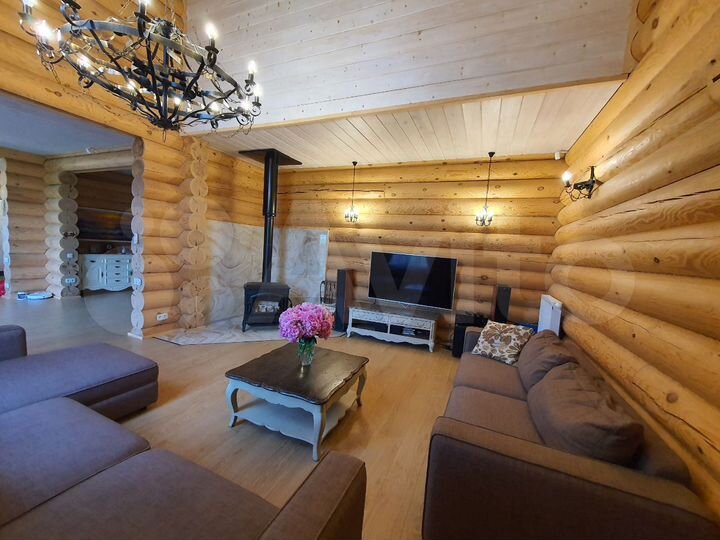 Дом 435,8 м² на участке 28 сот.