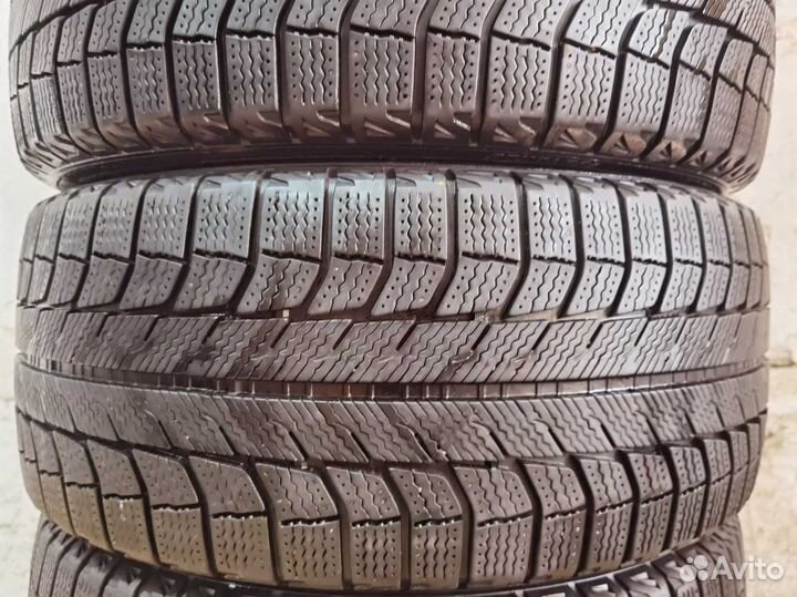 Michelin X-Ice XI2 215/45 R17 97V