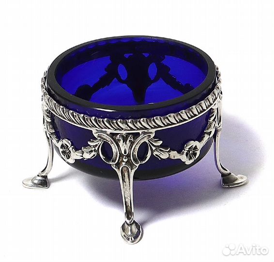 Серебряная прорезная солонка со вставкой. Англия