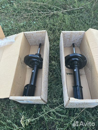 Передние стойки на renault logan 2