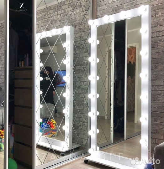 Гримерное зеркало с подсветкой