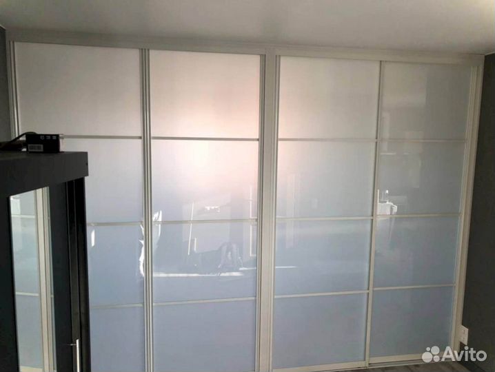 Стеклянная перегородка