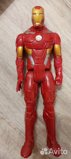 Железный человек фигурка