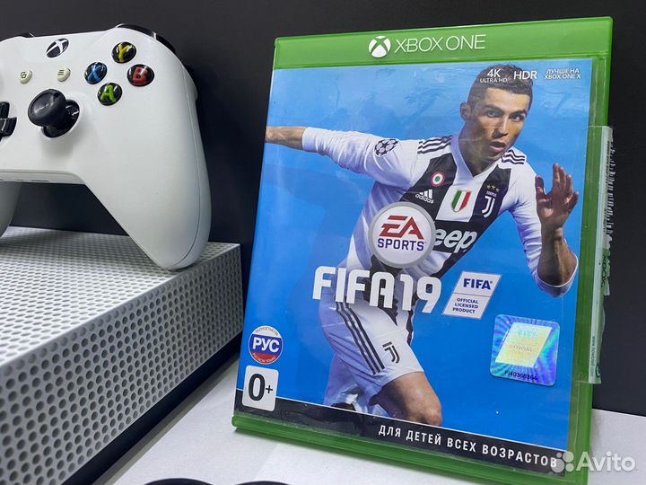 Xbox One s + gta5 / FIFA22