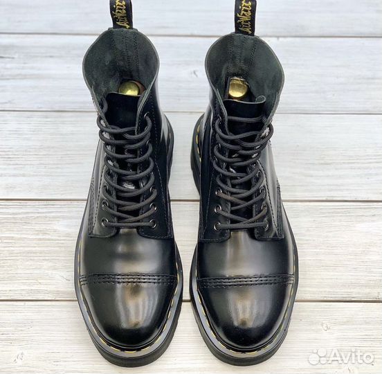 Ремонт ботинок DR.Martens