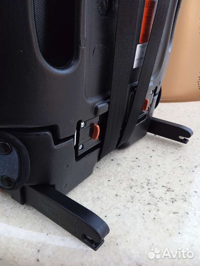 Детское автокресло Izo Fix 9-36 кг. Новые