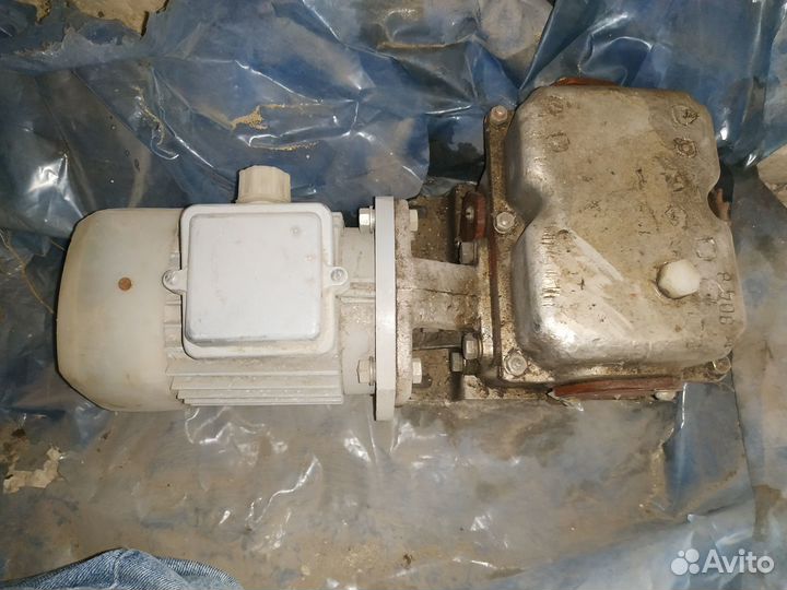 Продам редуктор асинхронный двигатель