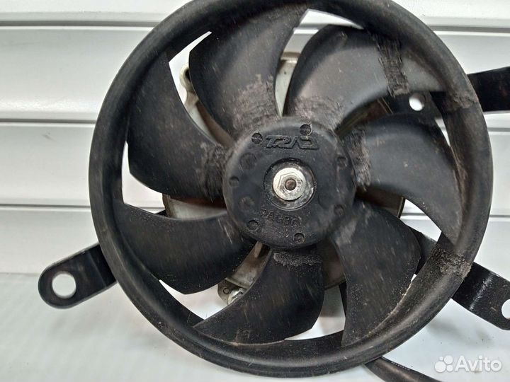 Yamaha R1 2004-2006. Мотор вентилятора