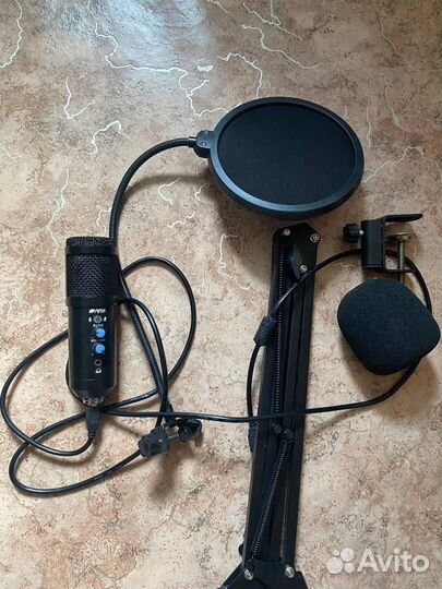 Микрофон Hiper Broadcast H-M003