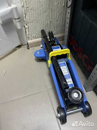 Домкрат подкатной 2 тонны