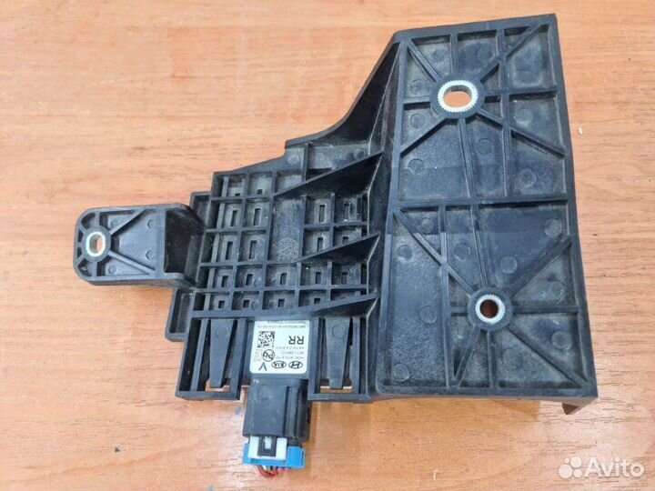 Датчик слепых зон правый Kia Cerato 4 G4NA