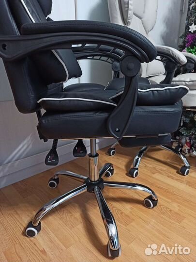 Компьютерные кресла руководителя новые с бесплатно