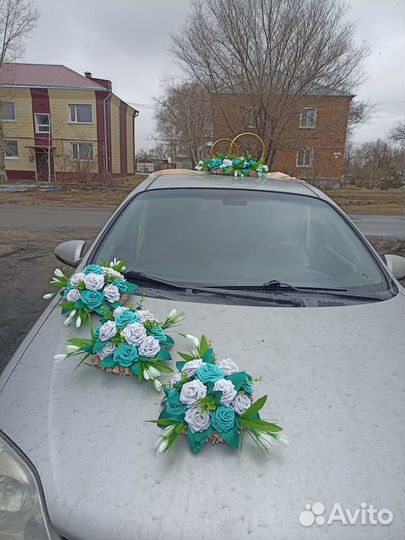 Свадебное украшение на машину