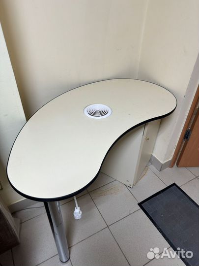 Маникюрный стол с вытяжкой бу