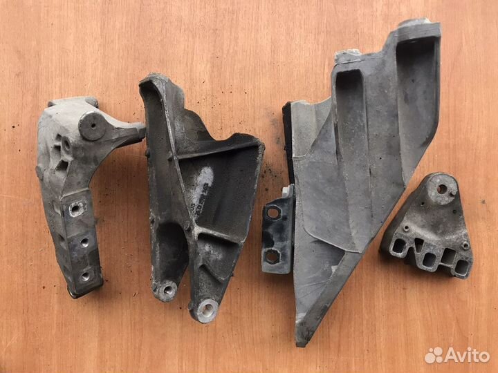 Опора кронштейн двс кпп фольксваген т5 GP 2,0