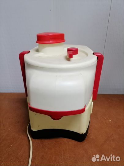 Соковыжималка шнековая