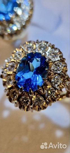 Золотой комплект с сапфирами и бриллиантами