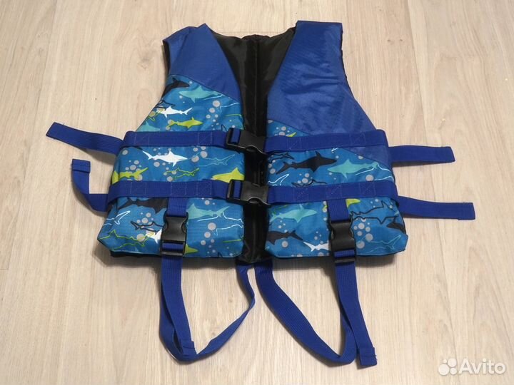 Детский спасательный жилет новый