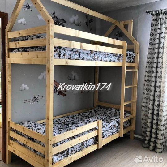 Двухъярусная кровать домик