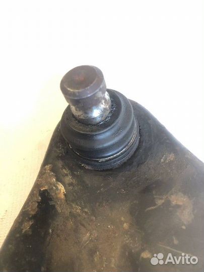 Рычаг подвески передний правый Nissan Almera