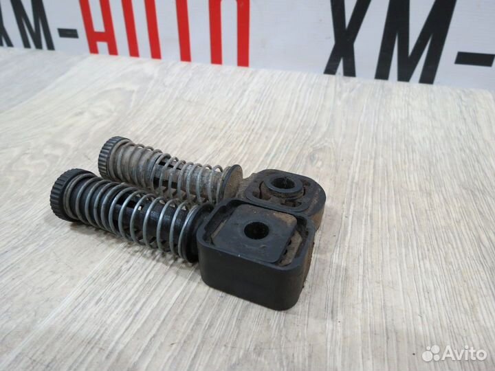 Фиксатор троса кпп Skoda Rapid