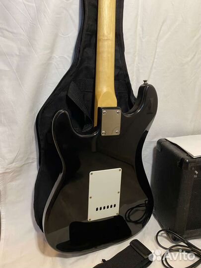 Комплект электрогитара комбик провод чехол