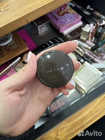 Becca хайлайтер moonstone
