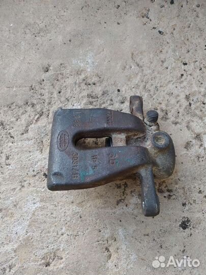 Суппорт задний левый Land Rover Freelander 2