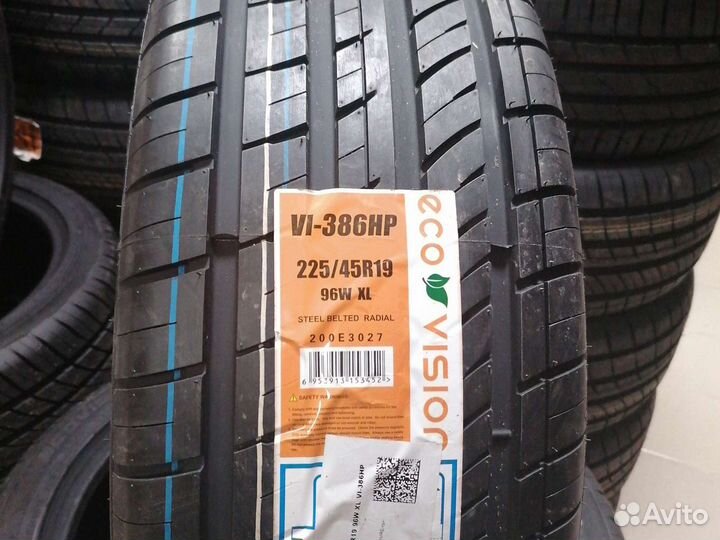 Ovation VI-388 245/40 R18 98W