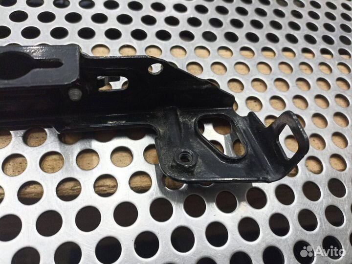 Кронштейн (крепление) радиатора правый BMW 3