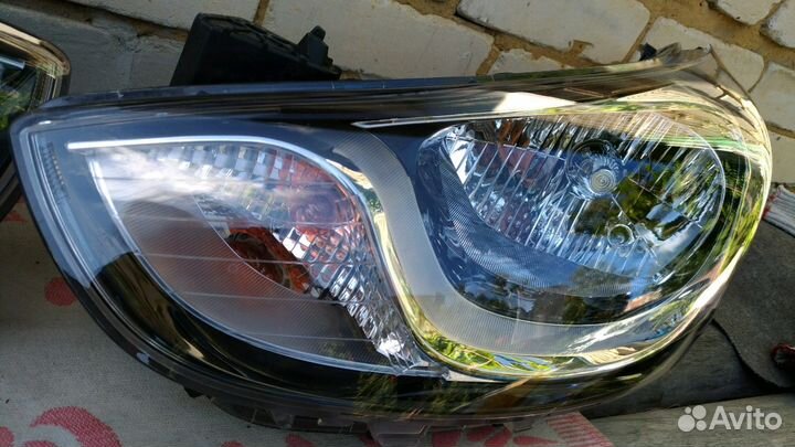 Новые фары в сборе на Hyundai Solaris пара