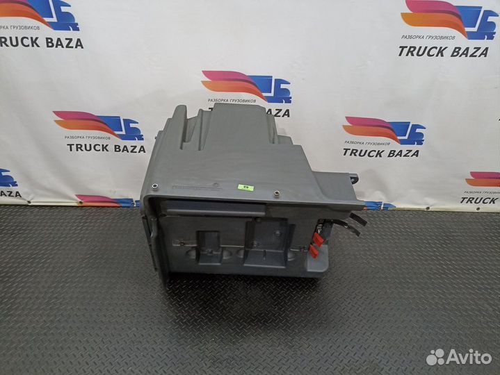 Ящик инструментальный правый Man TGA