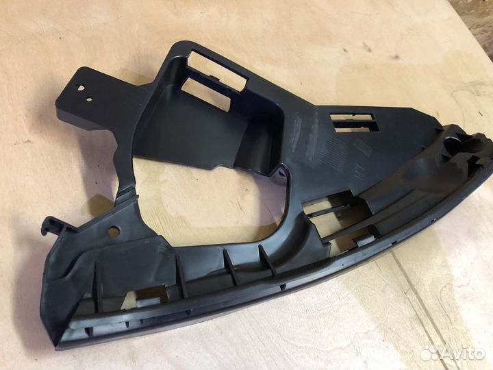 Кронштейн бампера переднего левый