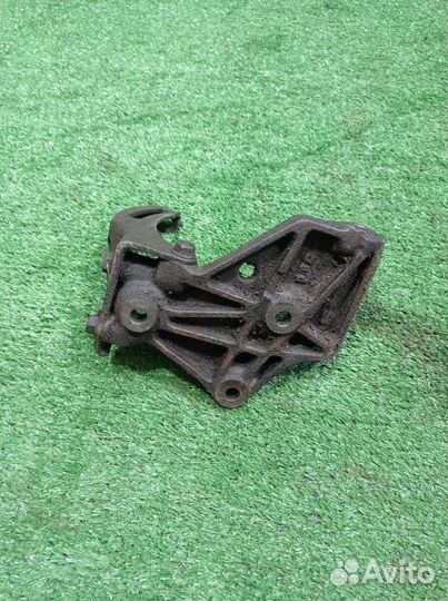 Кронштейн генератора хонда Одиссей 2