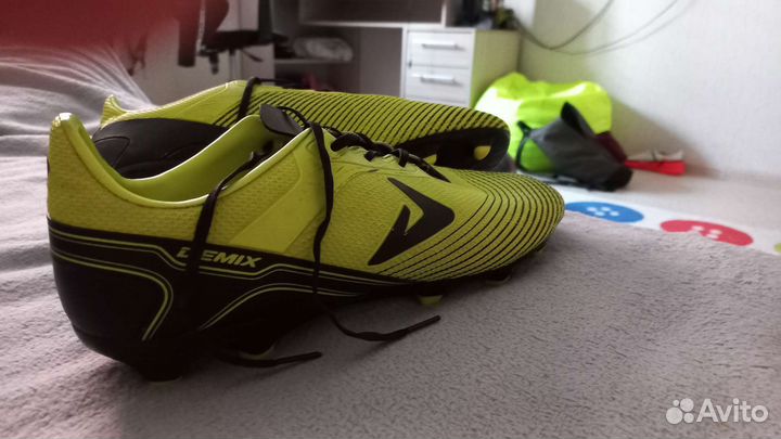 Футбольные бутсы demix