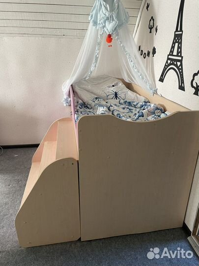 Кровать чердак со столом