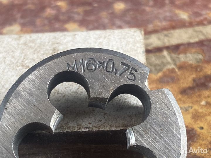 Плашка СССР м16 шаг резьбы 0,75