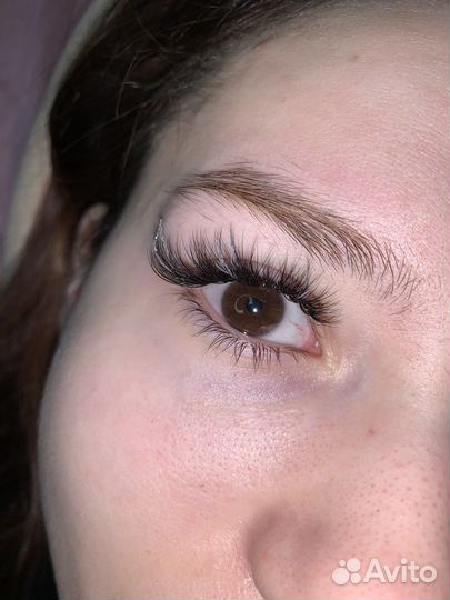 Наращивание ресниц, оформление бровей