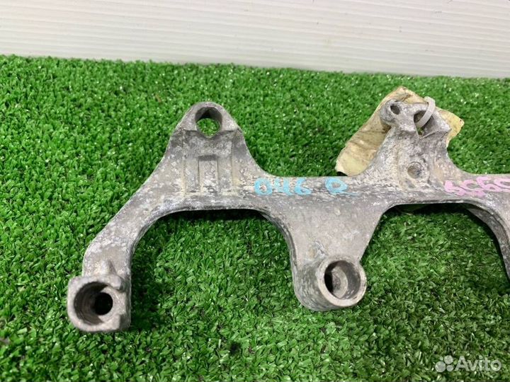 Кронштейн впускного коллектора Audi A6 C6 BDX 2007