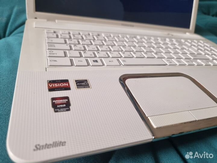 Toshiba Sattelite L870D-D3W AMD A8 4 ядра/6 GB