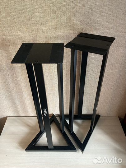 Стойки для студийных мониторов