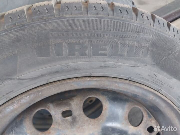 Pirelli Carrier 185/65 R15 65B