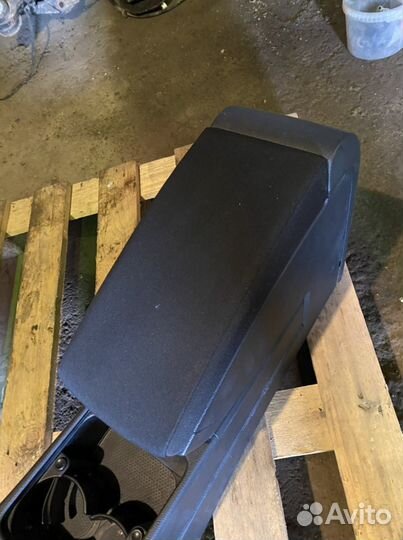 Подлокотник volkswagen passat B6